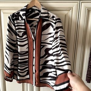 Women silky top, size S.